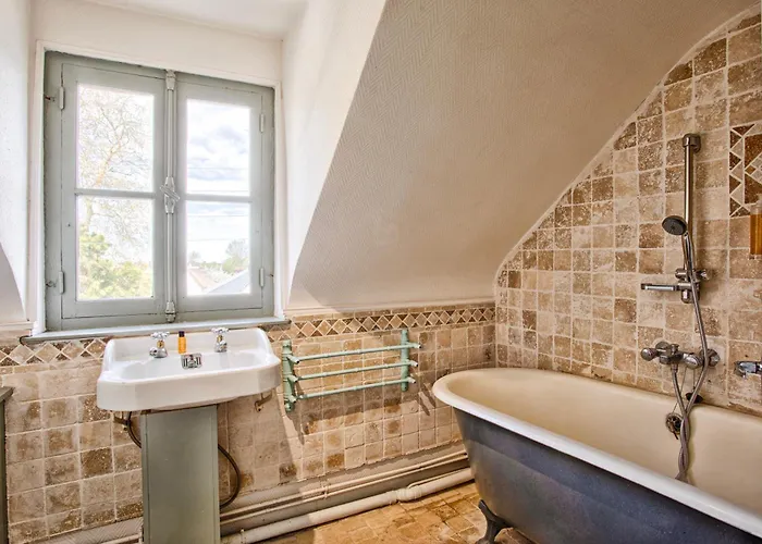 בית נופש 1880 & Belle Demeure - Centre Ville, Jardin Botanique קאבורג